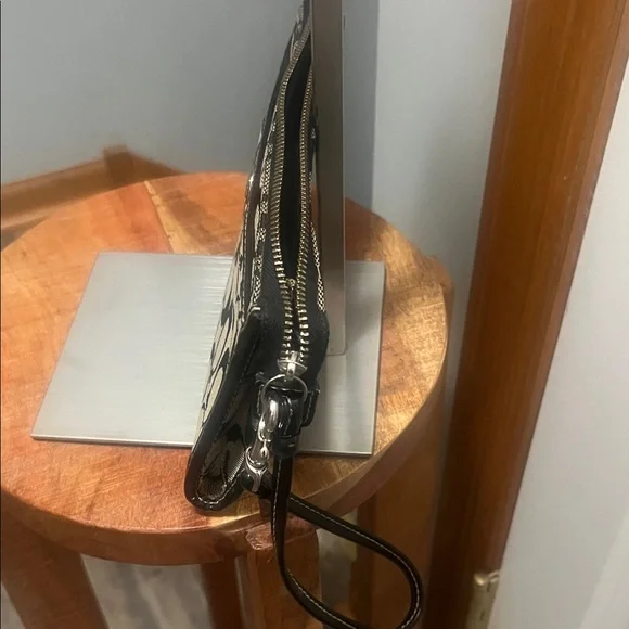 Coach Black and Cream Wallet - Picture 2 of 9